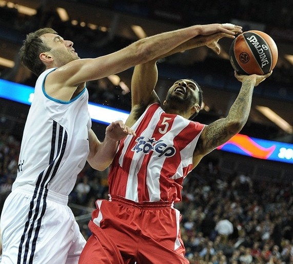 马塞利诺：我们是西甲丢球最少的球队，在欧冠赛场却漏洞百出（马塞利诺：西甲失球最少，欧冠防线却问题频出）