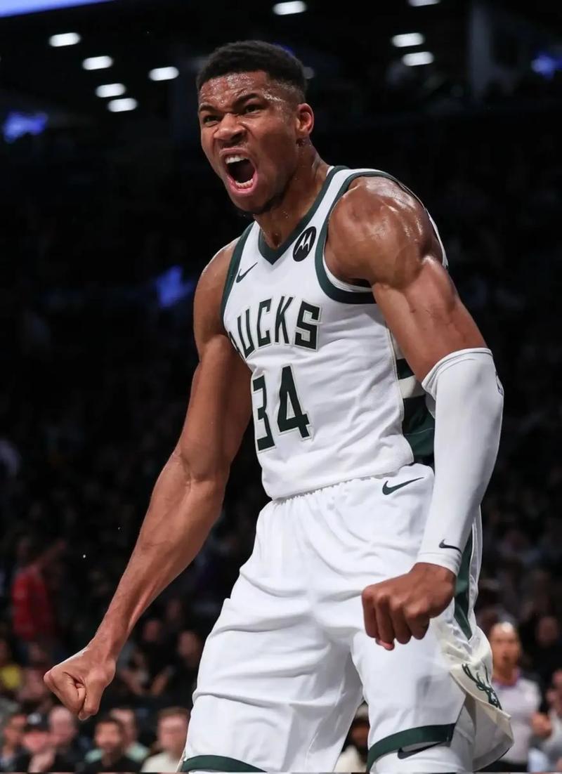 尴尬！王博指导末节换上4名“新人”，许利民指导却仍打不过（王博末节启用四位新兵，许利民仍未能取胜）